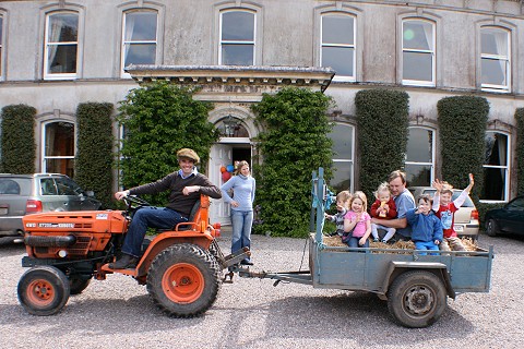 Tractor rides for the little people